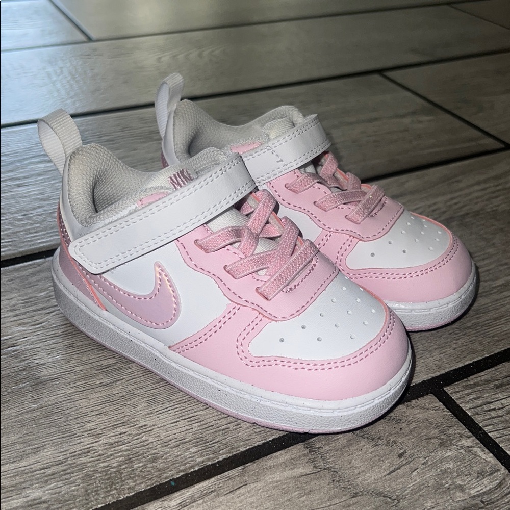 NWOT  7C Nike toddler sneakers pink and white